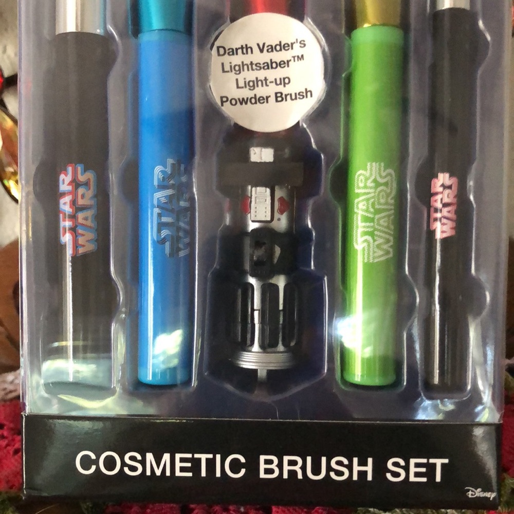 MWT Disney Star Wars 5 Piece Cosmetic Brushes - Picture 3 of 5